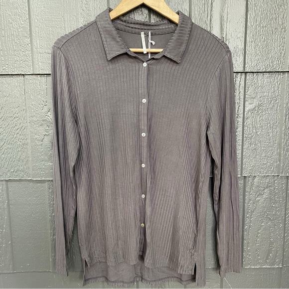 NWT Hello Nite Revolve Gray Ribbed Button Down Long Sleeve Top - Picture 2 of 7